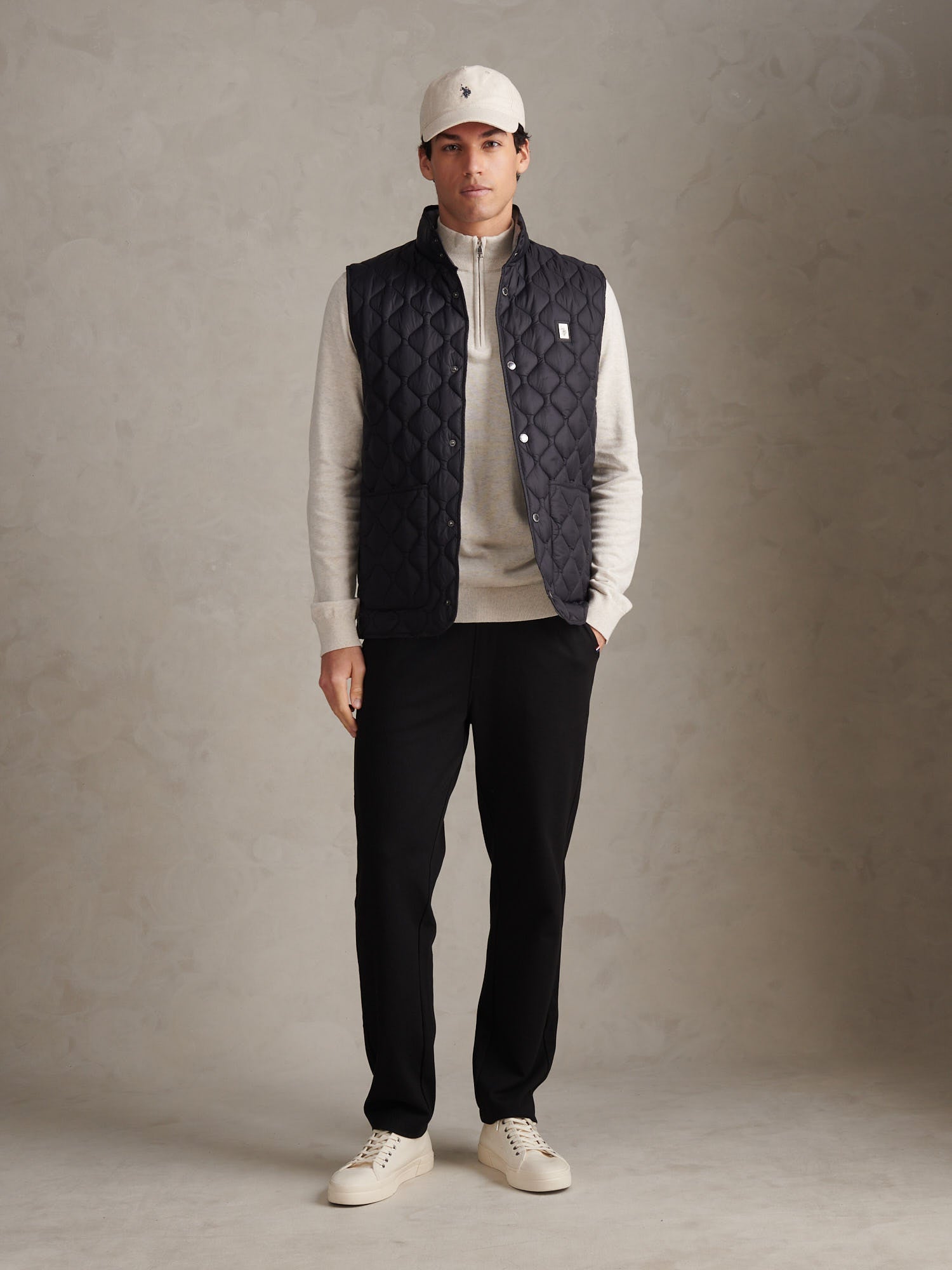 Mens Onion Quilt Lightweight Gilet Black