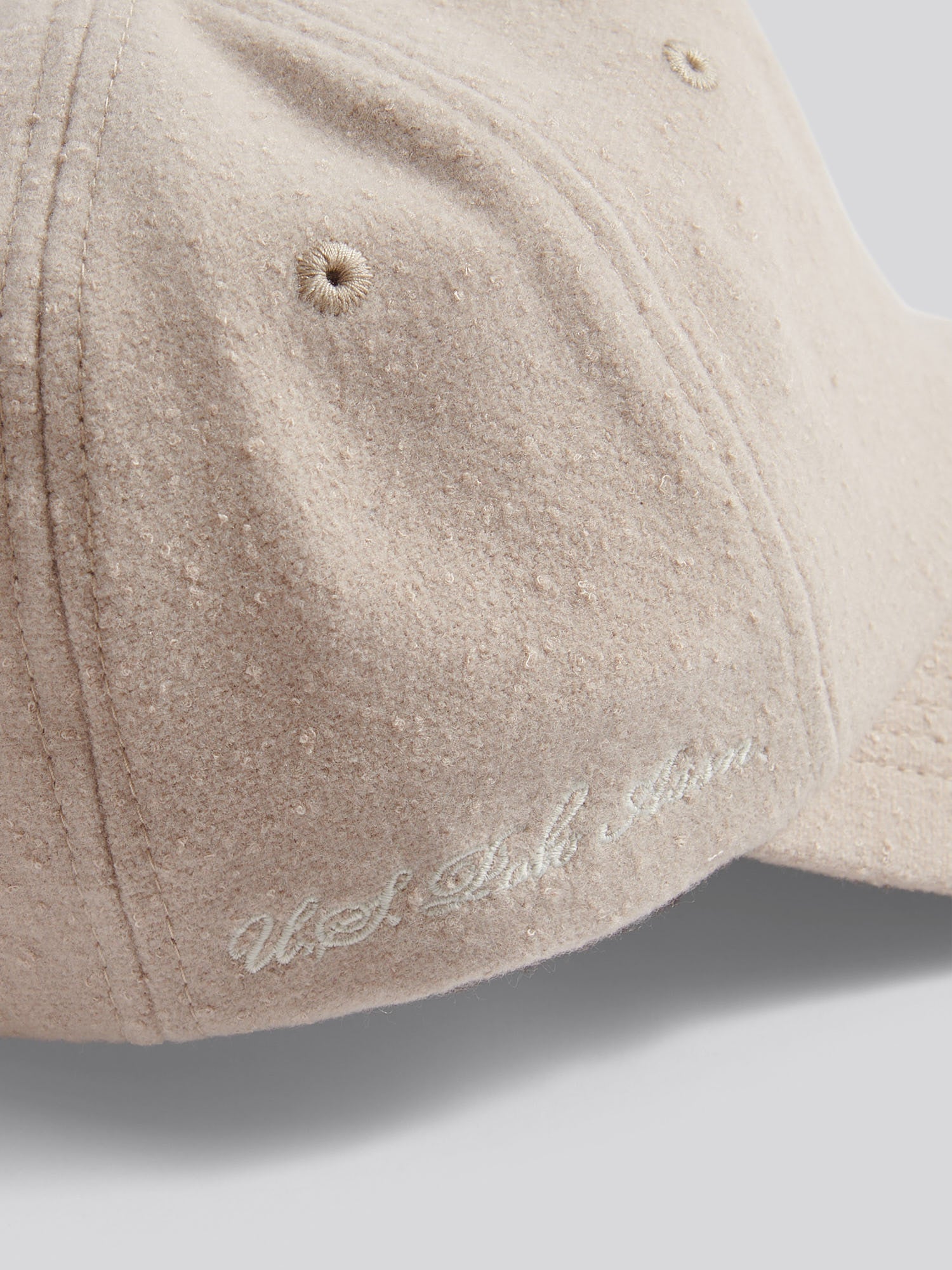 Mens Boucle Cap in Atmosphere