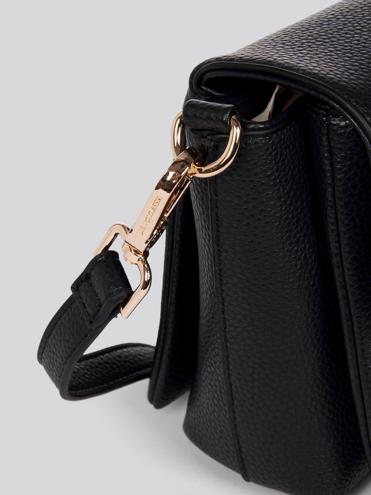 U.S. Polo Assn. Womens Stanford Flap Crossbody Bag in Black